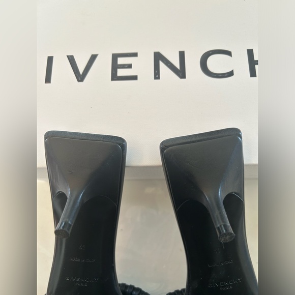 I am selling a pair of Givenchy authentic black kitten heel sandals in a size 41 - Picture 8 of 9